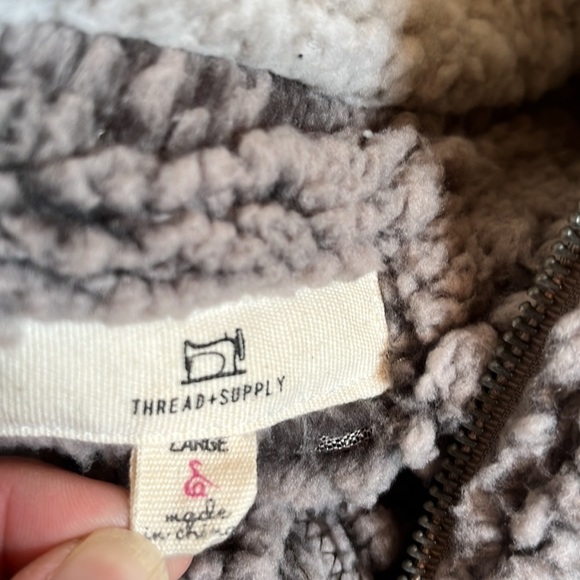 THREAD + Supply Fleece Fuzzy Vest Size Large - Picture 13 of 14